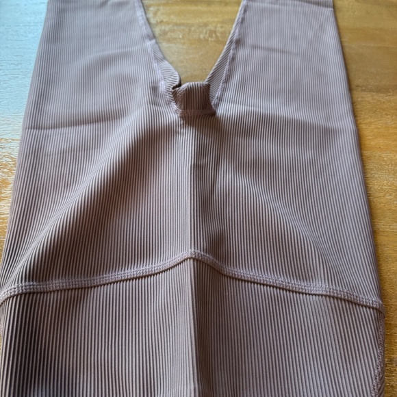 Beyond Yoga NWOT Impulse Ribbed Leggings - Picture 3 of 4